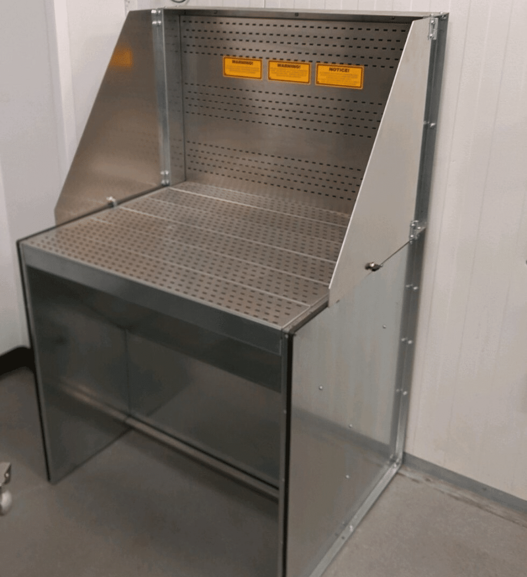 Standard Downdraft/backdraft bench with side shields