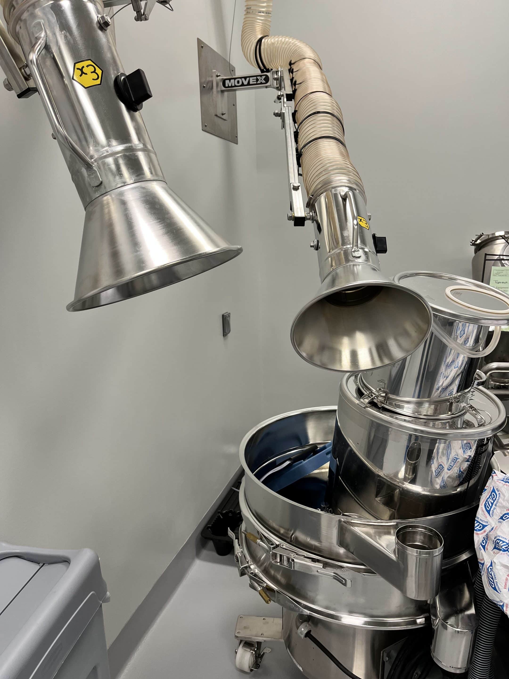 Movex MEX AA extraction arm for hot contaminants in a lab setting